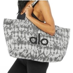 Alo Yoga gray and white tie dye carryall yoga tote bag
